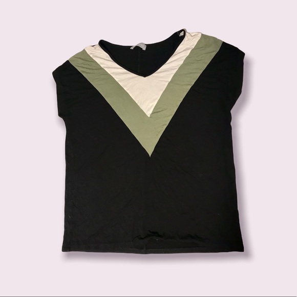 🌟SALE 2/$10.00‼️ MILAN KISS Women’s Black/Olive Color Block Tee size M - Picture 7 of 8